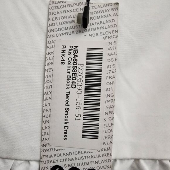 boohoo Plus Color Block Tiered Smock Dress                                   494 - Picture 7 of 13